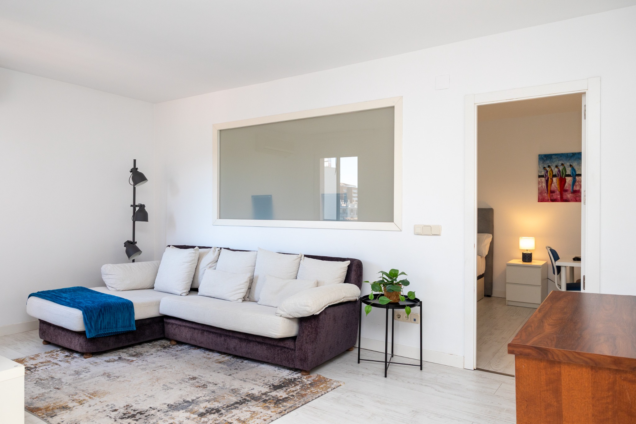 Salón luminoso de una vivienda en Cardenal Cisneros, Chamberí